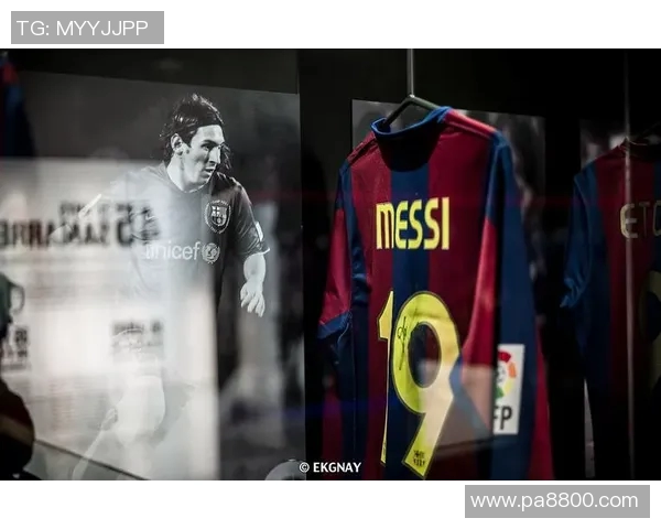 足球明星背包时尚搭配全景展示让你领略潮流与运动的完美结合 足球明星背包时尚搭配全景展示让你领略潮流与运动的完美结合