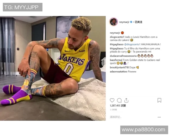 足球明星贝与网红的跨界合作引发热议,谁才是流量之王 足球明星贝与网红的跨界合作引发热议,谁才是流量之王