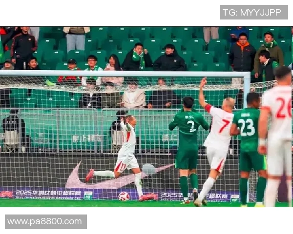 足球明星遭遇围殴事件引发公众关注球迷与明星之间的关系再度引发热议 足球明星遭遇围殴事件引发公众关注球迷与明星之间的关系再度引发热议